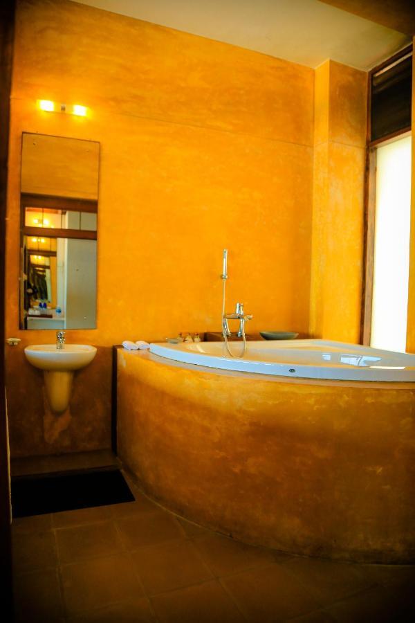 Hotel The Cove à Negombo Extérieur photo